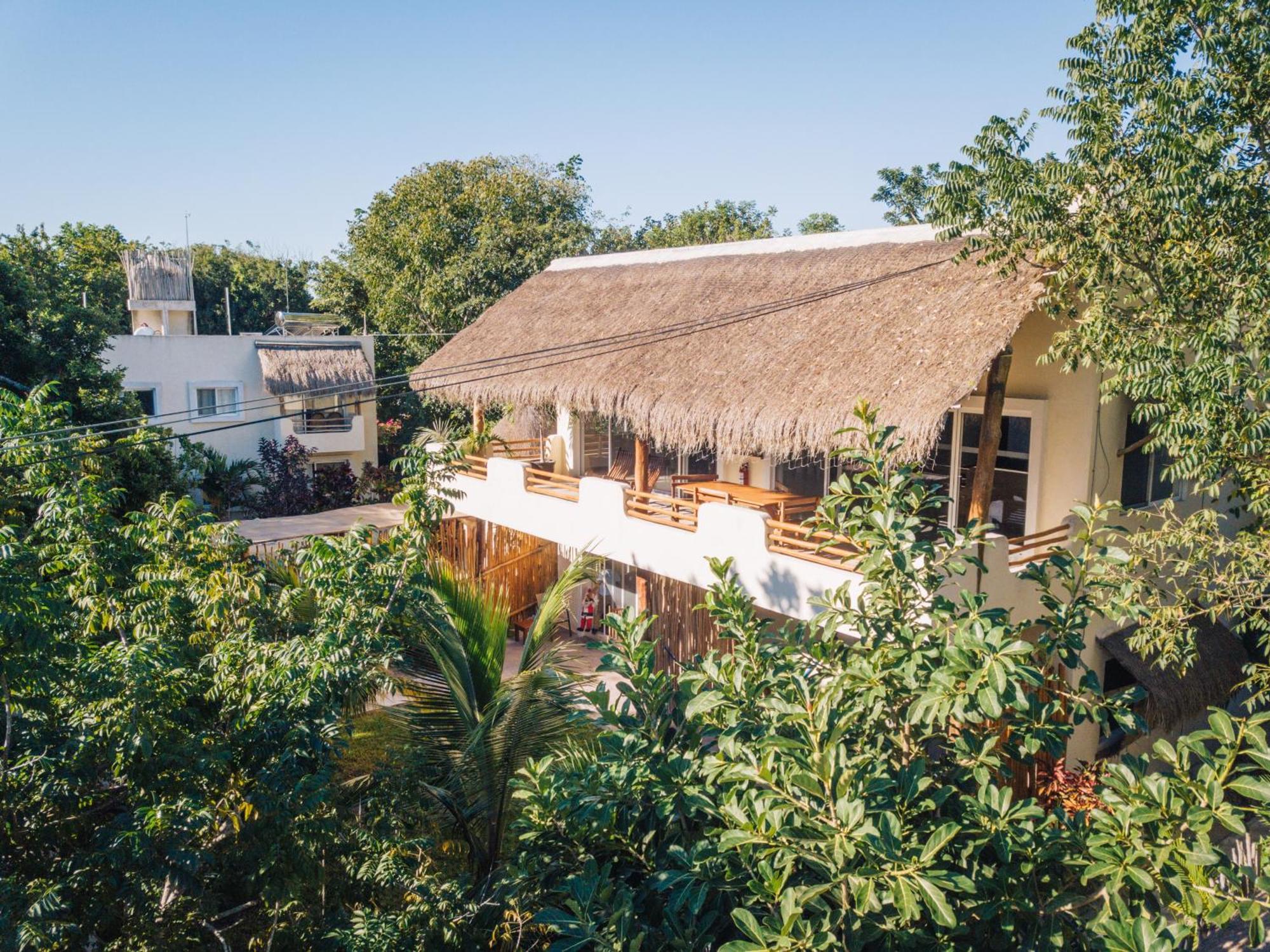 & Oasis Hotel 3*
